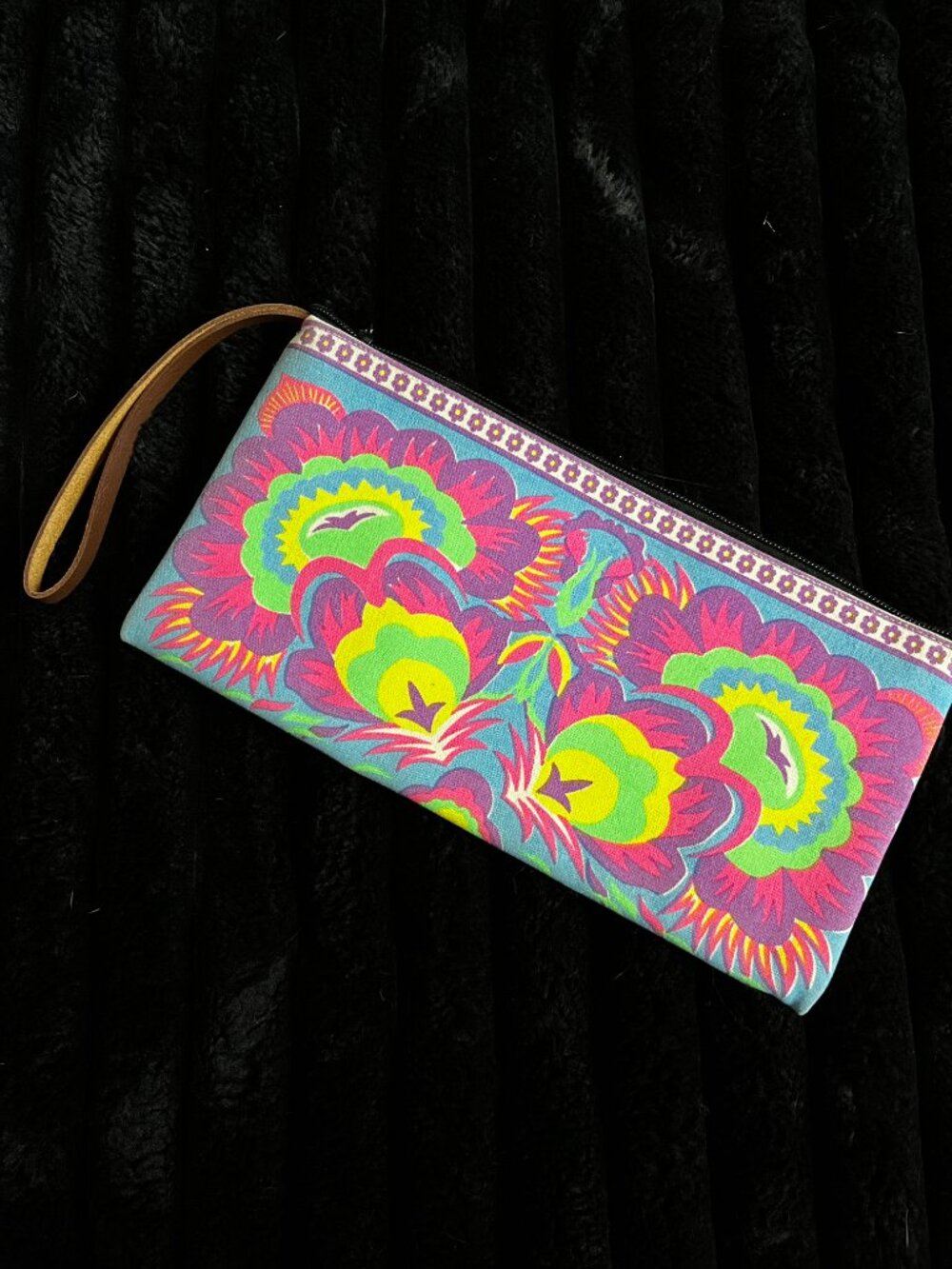🍒 5/$25 🍒 Neon Floral Wristlet Bag with Leather Strap